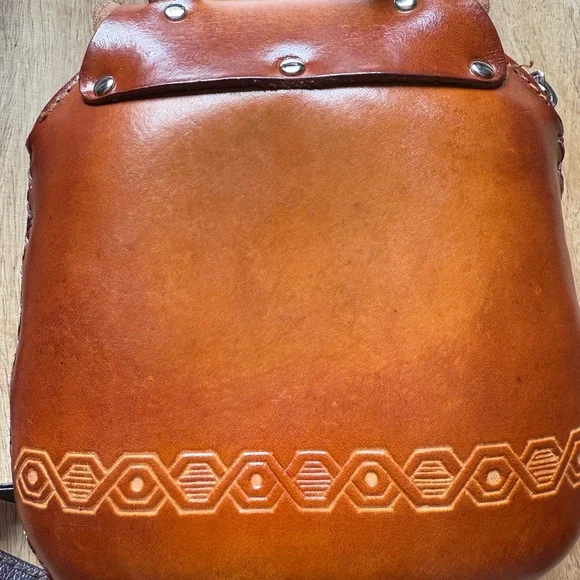 Brown Fox Leather Crossbody Bag - Picture 4 of 11